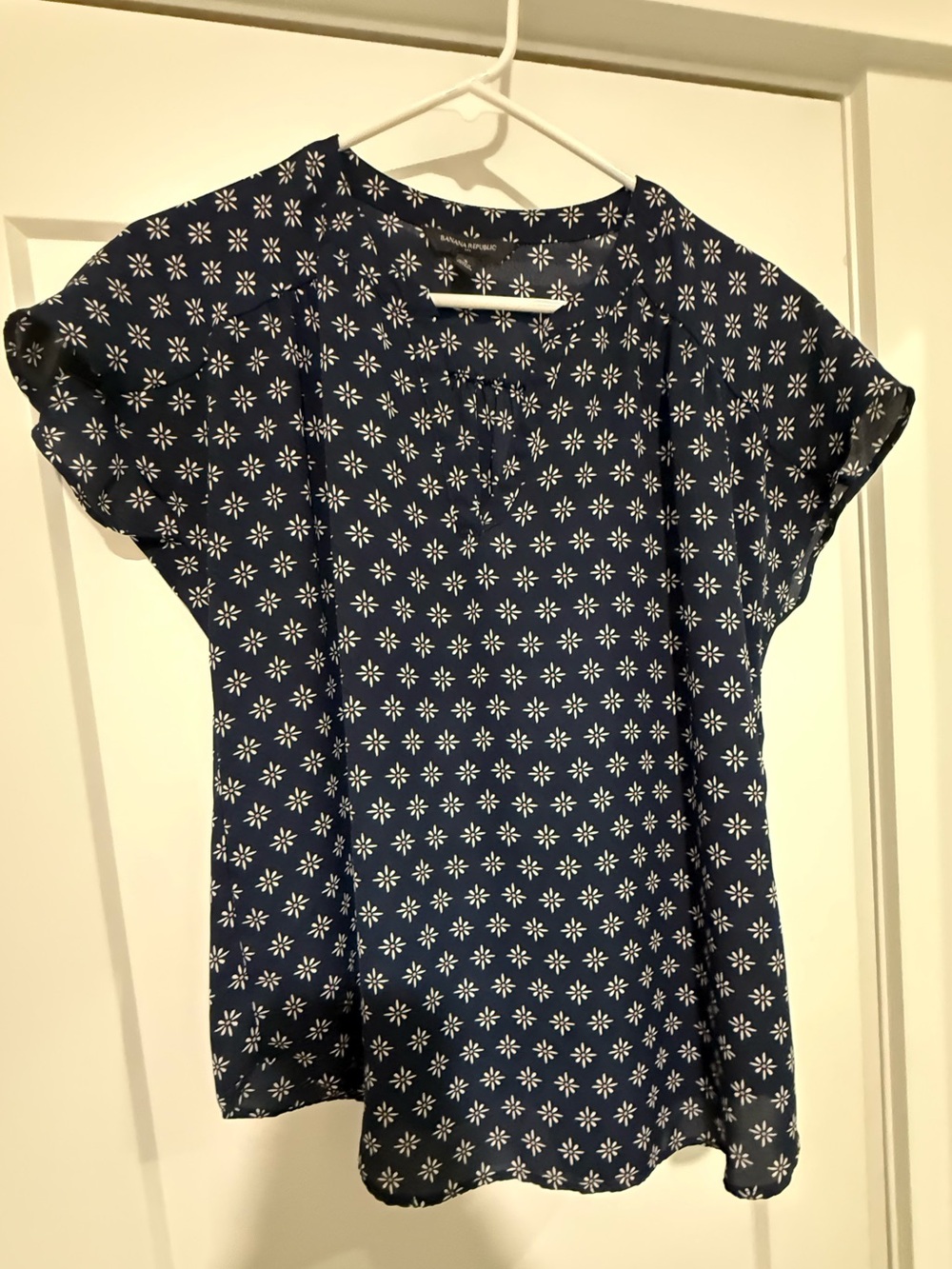 Banana Republic Navy and White Floral Short-Sleeve Blouse